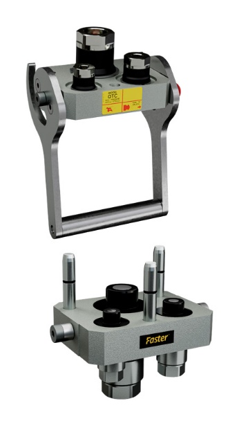 Faster MultiQTC multi-coupling plate with a single lever handle, used to connect three hydraulic lines at once.